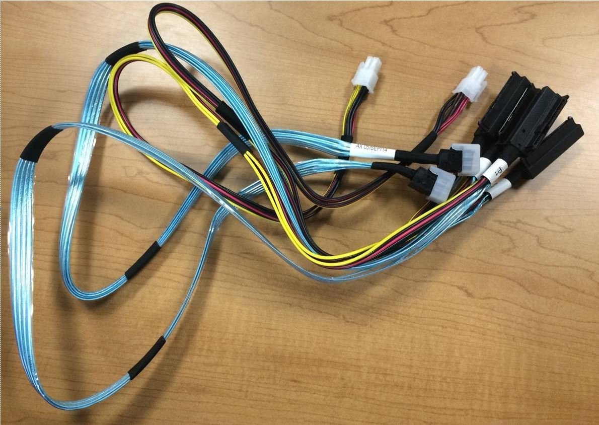 SuperMicro 2x Mini-SAS kabel na 4